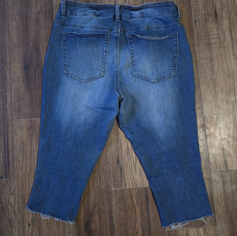 Rue21 Cutoff Capri Jeans - Picture 2 of 7